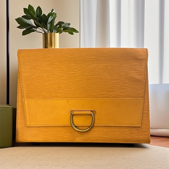 Louis Vuitton Epi Iena Clutch– Vintage - Picture 1 of 12